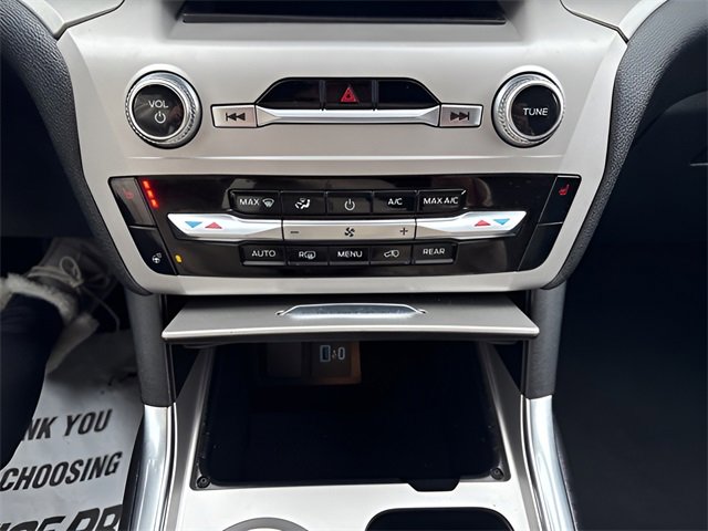 Used 2023 Ford Explorer XLT image 15