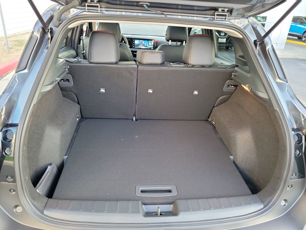 New 2026 Nissan Kicks SR w/ SR Premium Package FWD image 14
