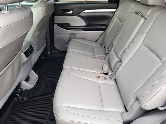 Used 2017 Toyota Highlander XLE AWD/4WD image 25