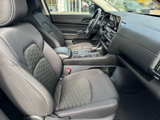 Used 2024 Nissan Pathfinder S image 26