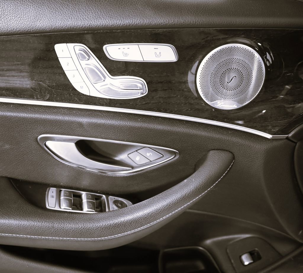 Certified 2019 Mercedes-Benz E 300 4MATIC image 9