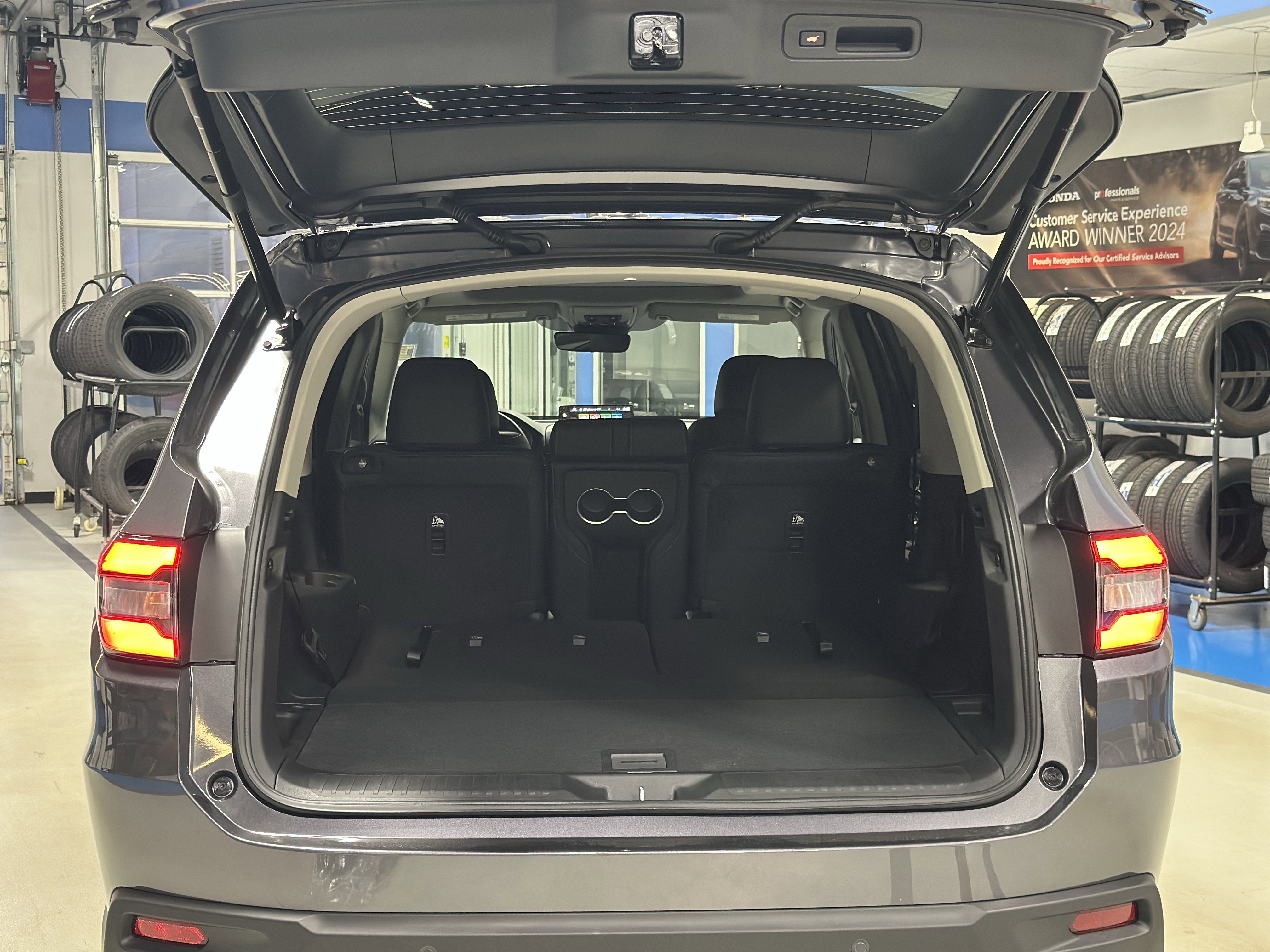 New 2025 Honda Pilot Touring image 6