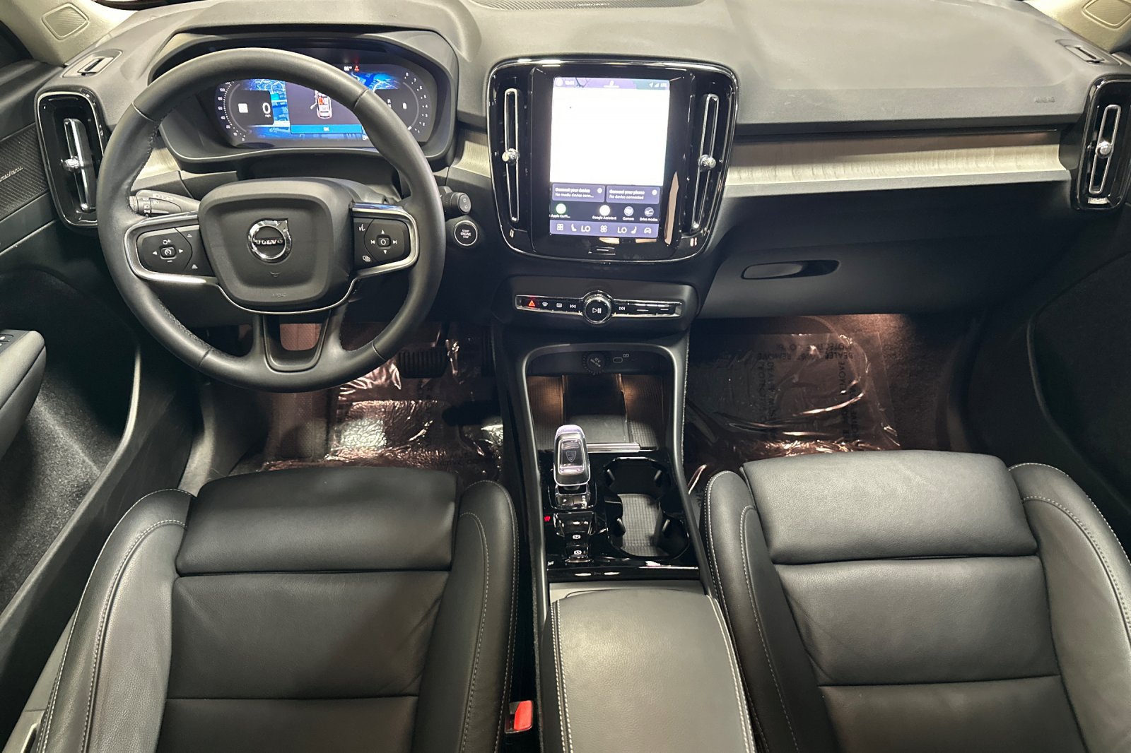 Certified 2025 Volvo XC40 B5 Ultra AWD/4WD image 3