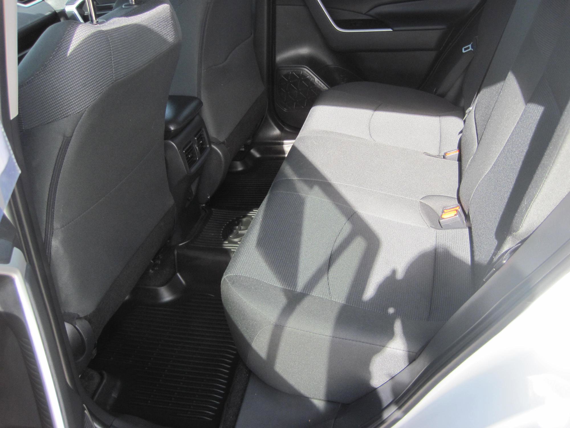 Used 2024 Toyota RAV4 LE AWD/4WD image 8