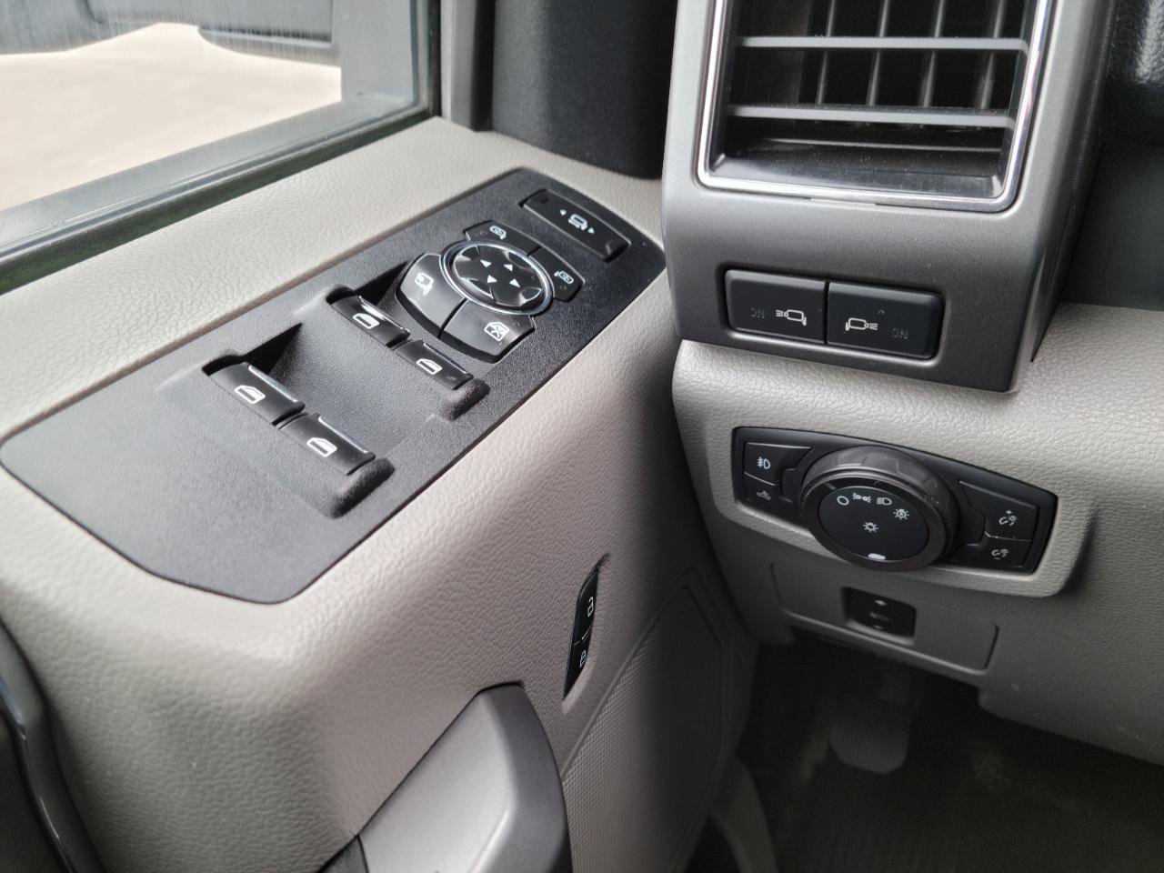 Used 2019 Ford F250 XLT w/ XLT Premium Package image 12