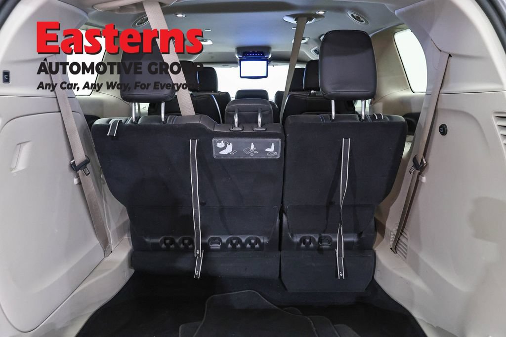 Used 2021 Chrysler Pacifica Touring-L FWD image 9