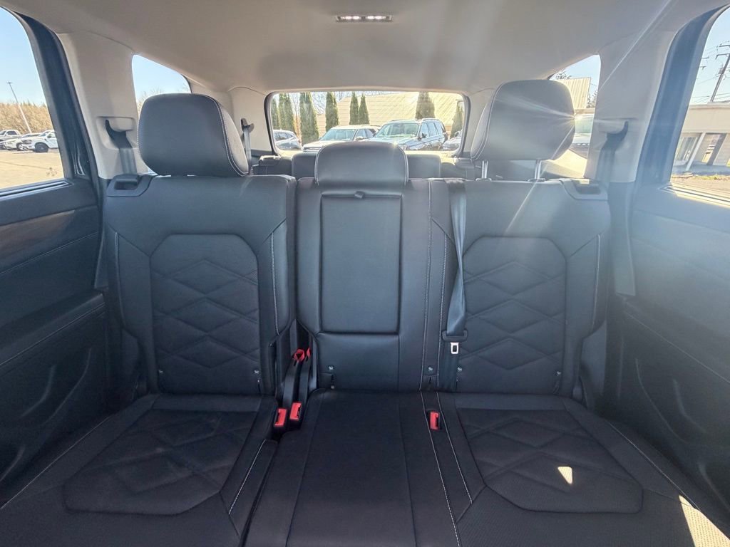 Used 2025 Volkswagen Atlas SE image 21