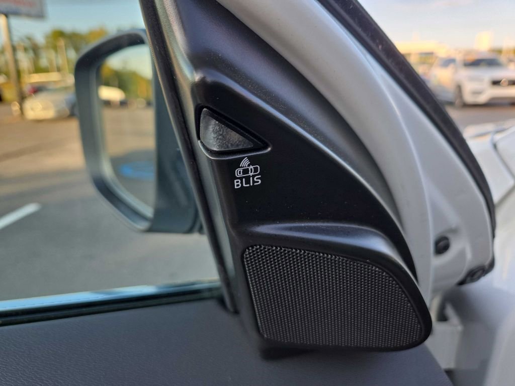 Used 2017 Volvo XC60 T6 Inscription w/ Climate Package image 17