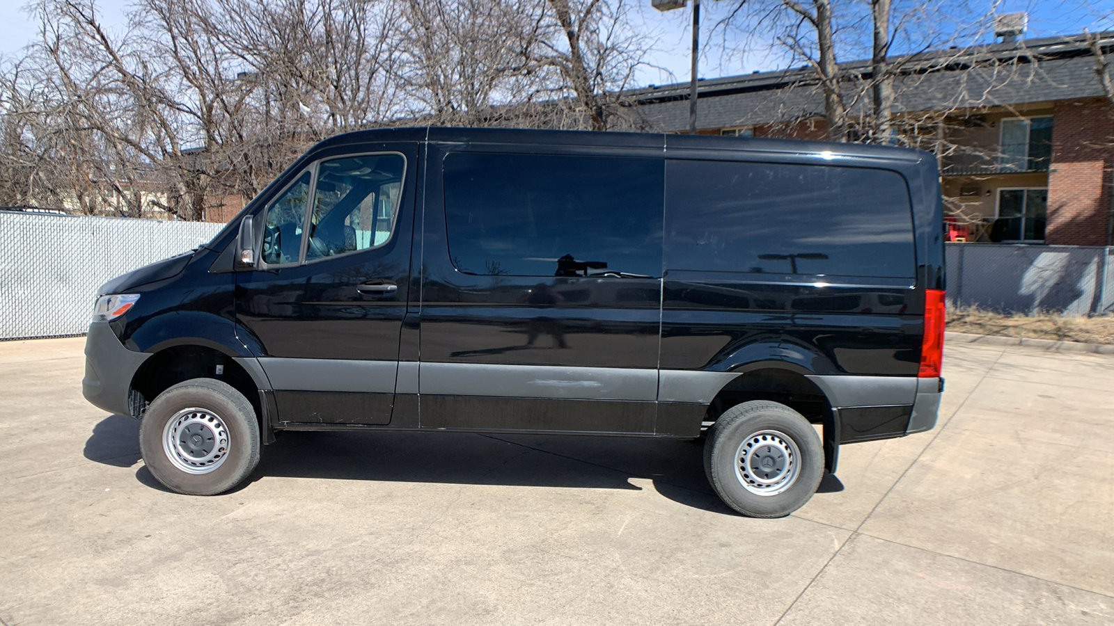 Used 2025 Mercedes-Benz Sprinter 2500 image 2