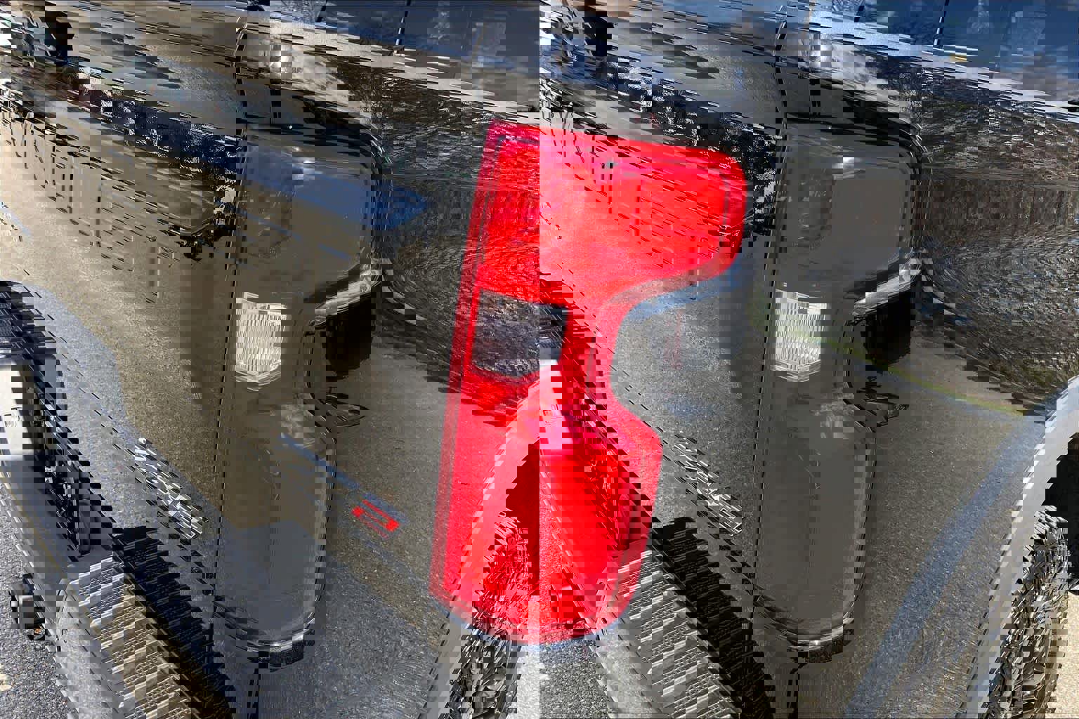 Used 2022 Chevrolet Silverado 1500 ZR2 w/ Technology Package AWD/4WD image 28