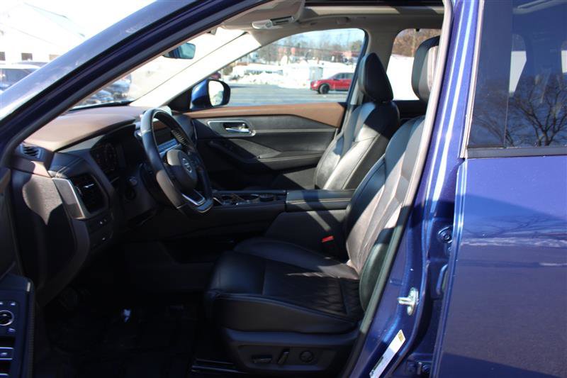 Used 2023 Nissan Rogue Platinum w/ Platinum Premium Package image 10