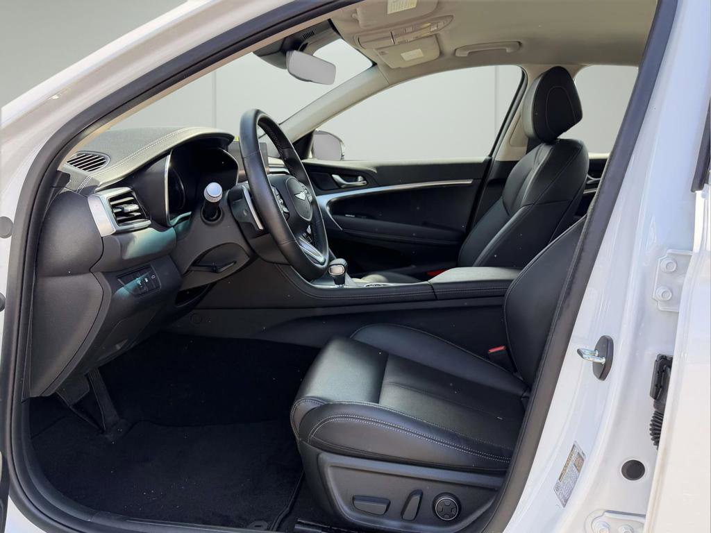 Used 2025 Genesis G70 2.5T image 15