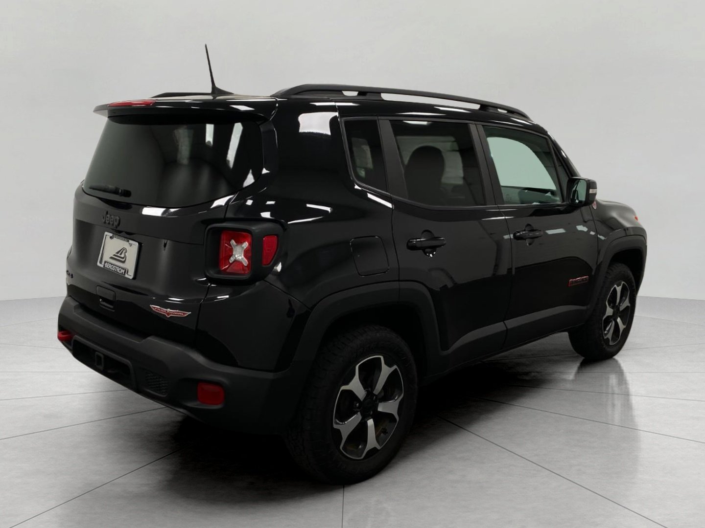 Used 2019 Jeep Renegade Trailhawk AWD/4WD image 3