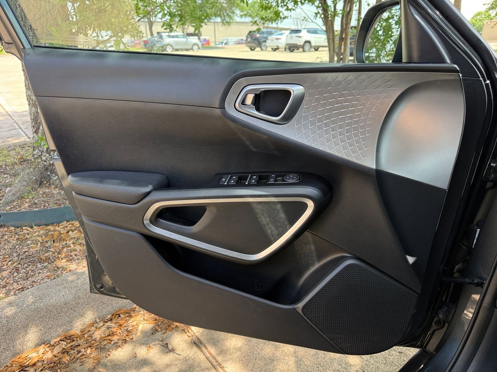 Used 2025 Kia Soul LX w/ LX Technology Package FWD image 18