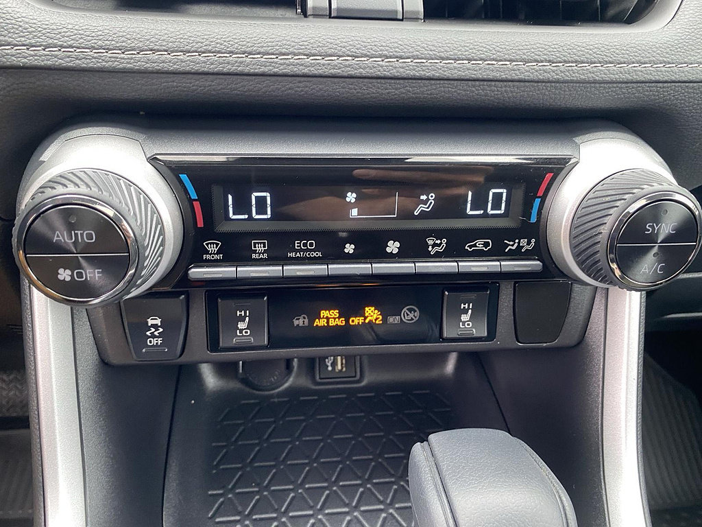 Used 2025 Toyota RAV4 XLE w/ Convenience Package AWD/4WD image 59