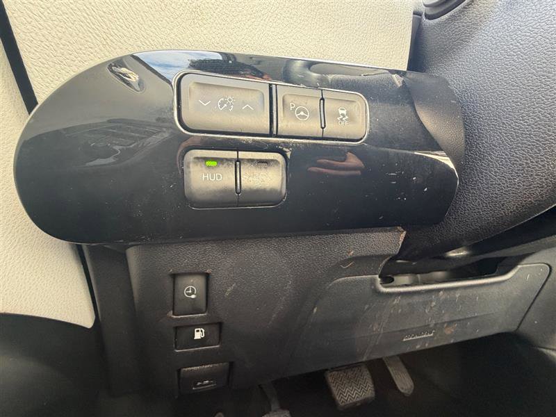 Used 2017 Toyota Prius Prime Advanced image 19