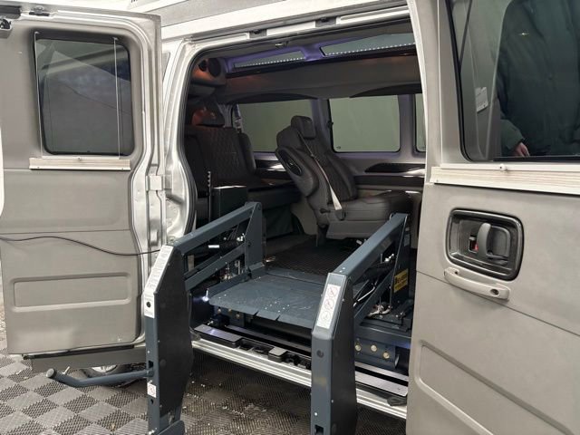 Used 2022 GMC Savana 2500 Mobility w/ Enhanced Convenience Package image 8