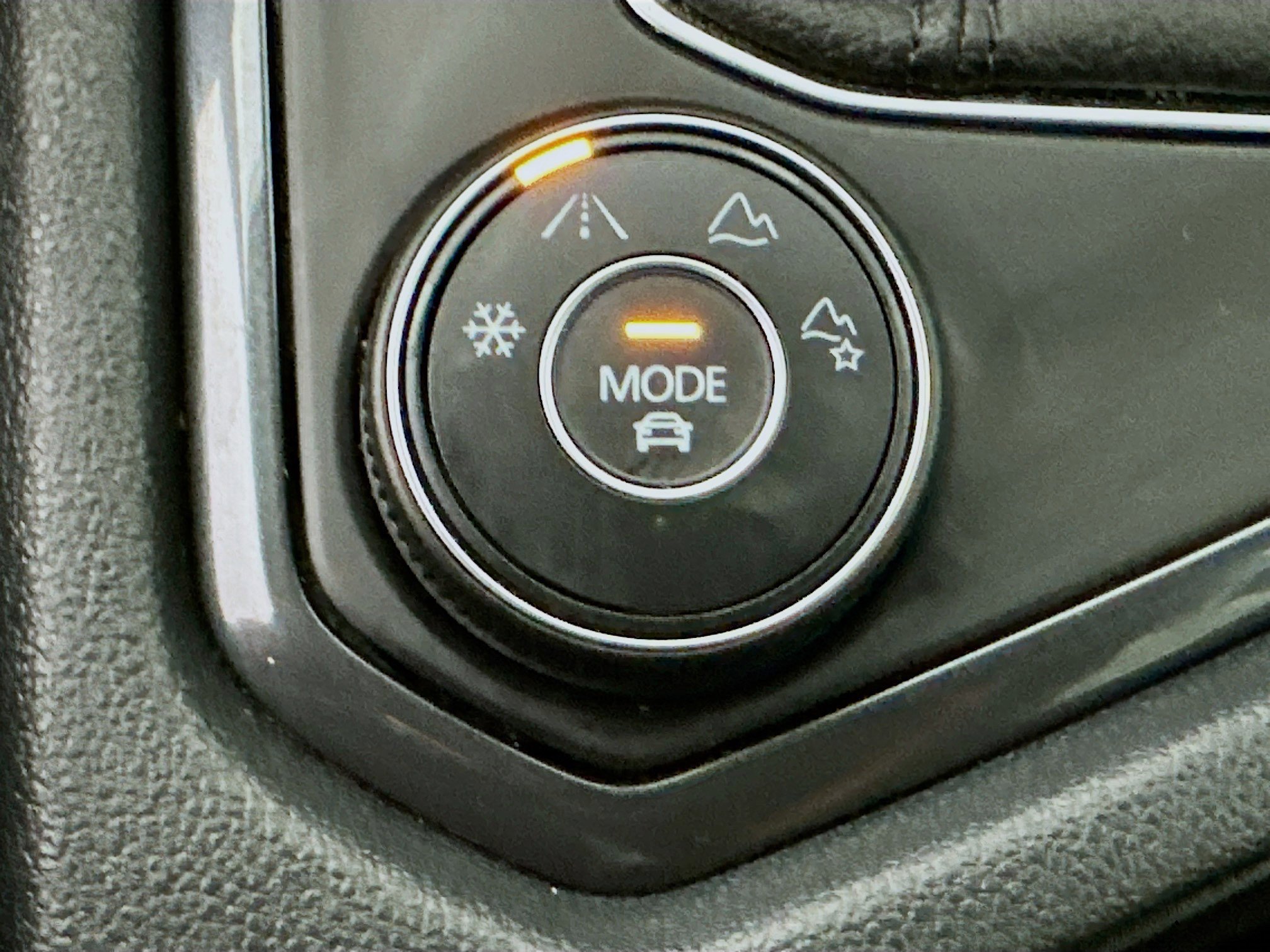 Used 2024 Volkswagen Tiguan Wolfsburg Edition image 32