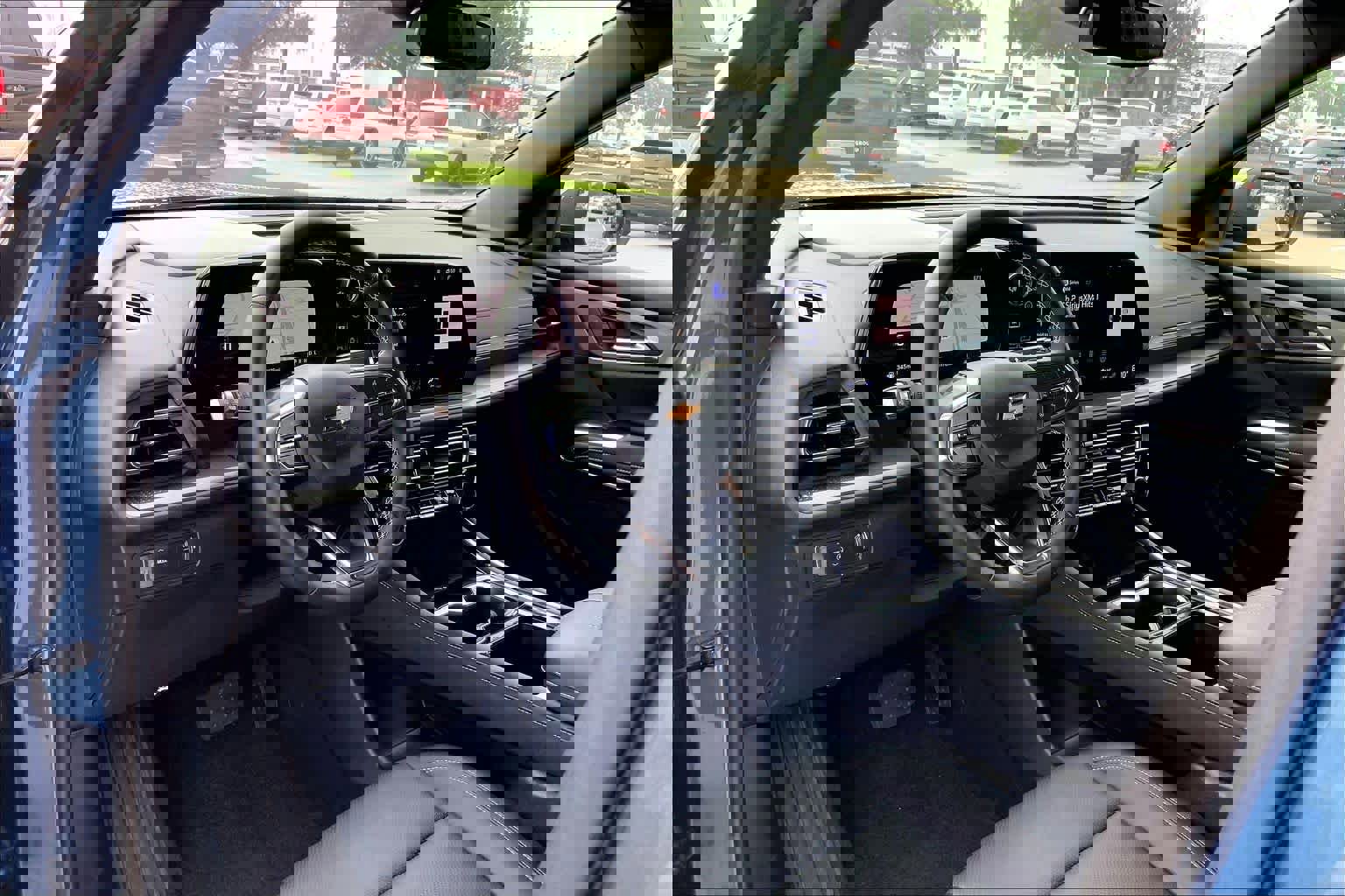 Used 2025 Chevrolet Traverse LT w/ Driver Confidence Package FWD image 17