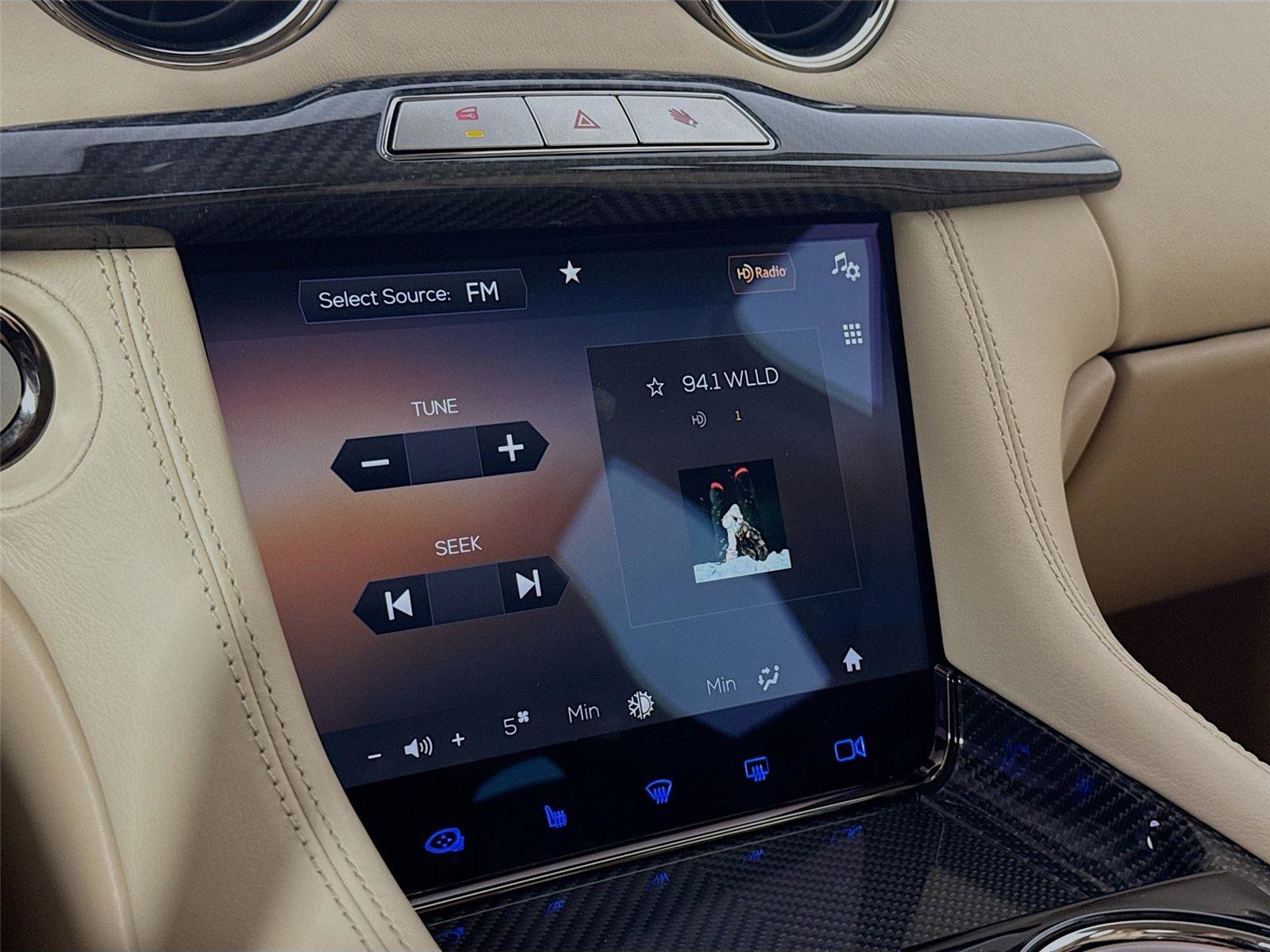 New 2025 Karma Revero Luxury RWD image 9
