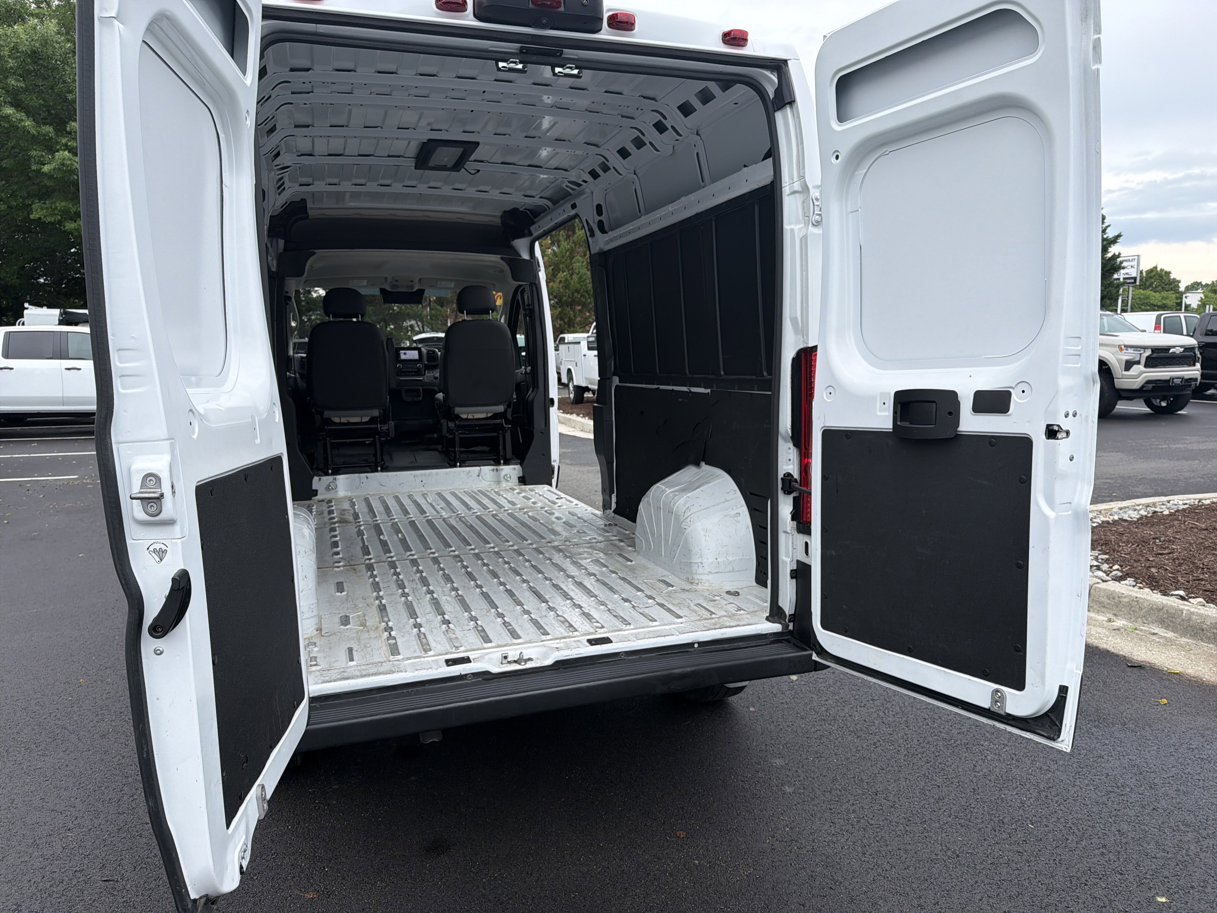 Used 2025 RAM ProMaster 2500 w/ Convenience Group FWD image 33