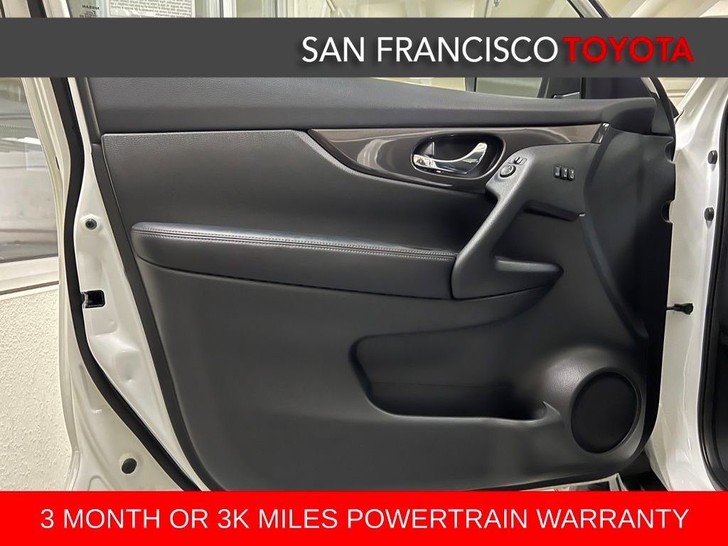 Used 2019 Nissan Rogue SV w/ Premium Package image 38