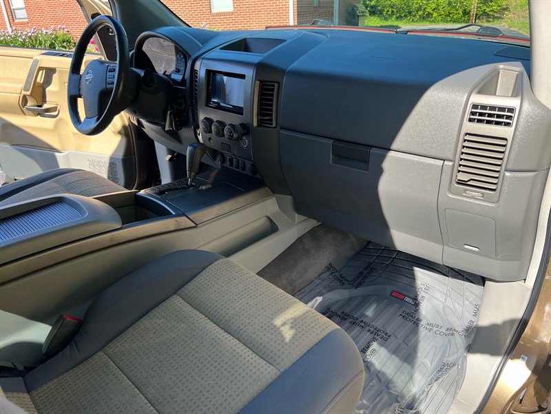 Used 2004 Nissan Titan SE AWD/4WD image 18