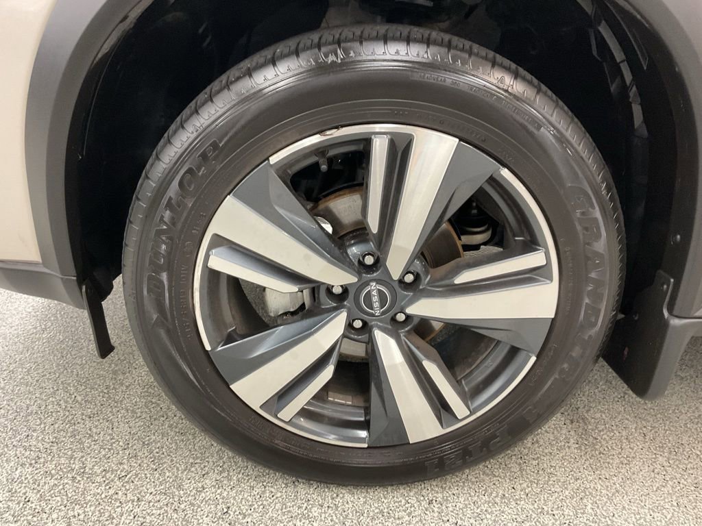 Used 2025 Nissan Rogue SL image 9