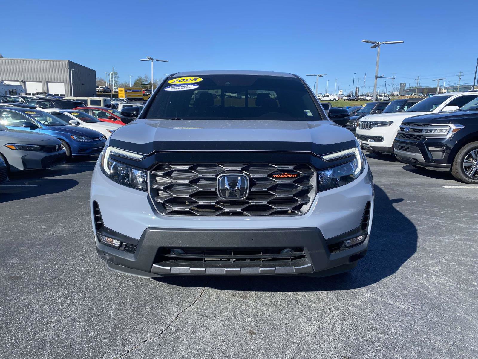 Used 2025 Honda Ridgeline TrailSport image 2