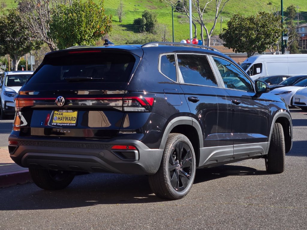 New 2026 Volkswagen Taos SE FWD image 4