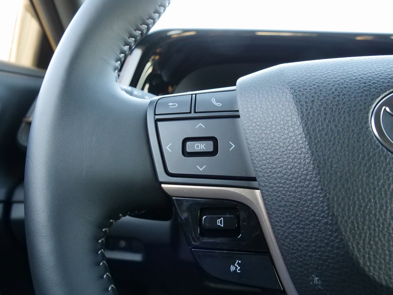 Used 2025 Toyota Crown Signia image 19