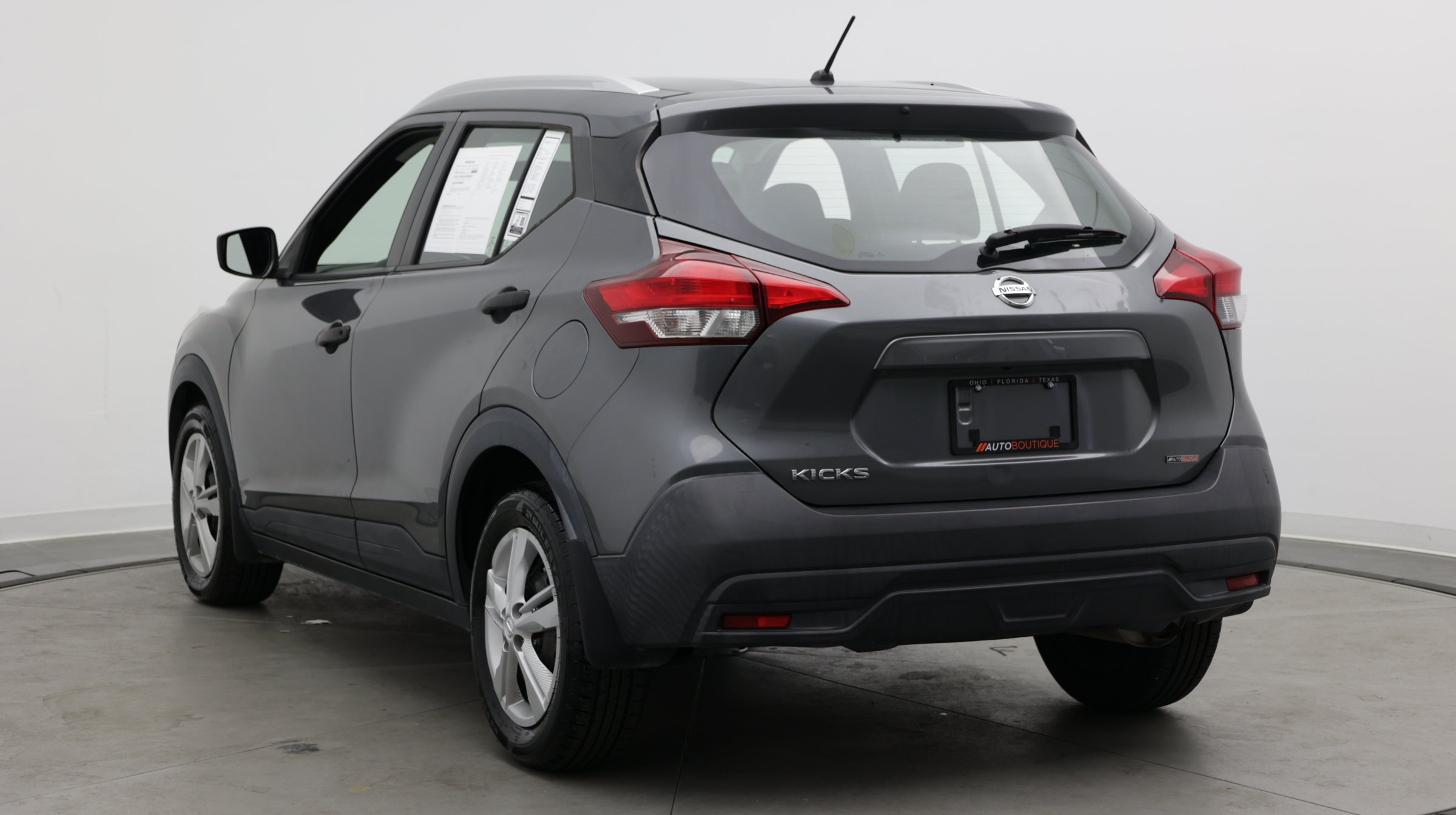 Used 2019 Nissan Kicks S FWD image 5