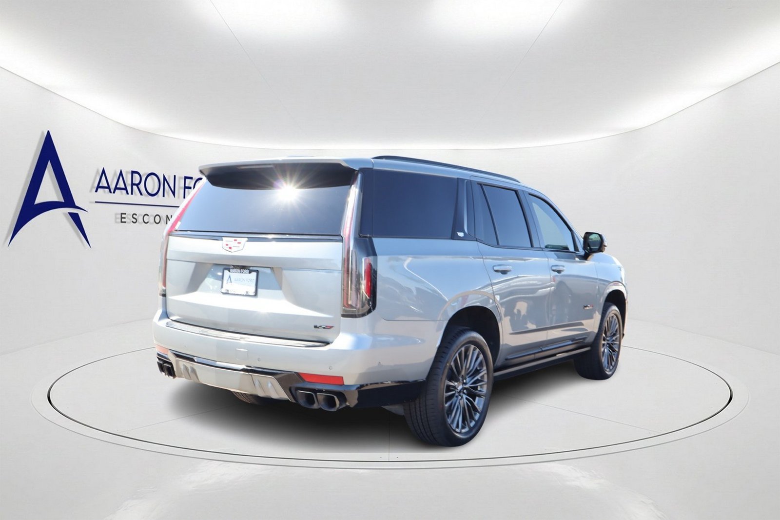 Used 2023 Cadillac Escalade V AWD/4WD image 4