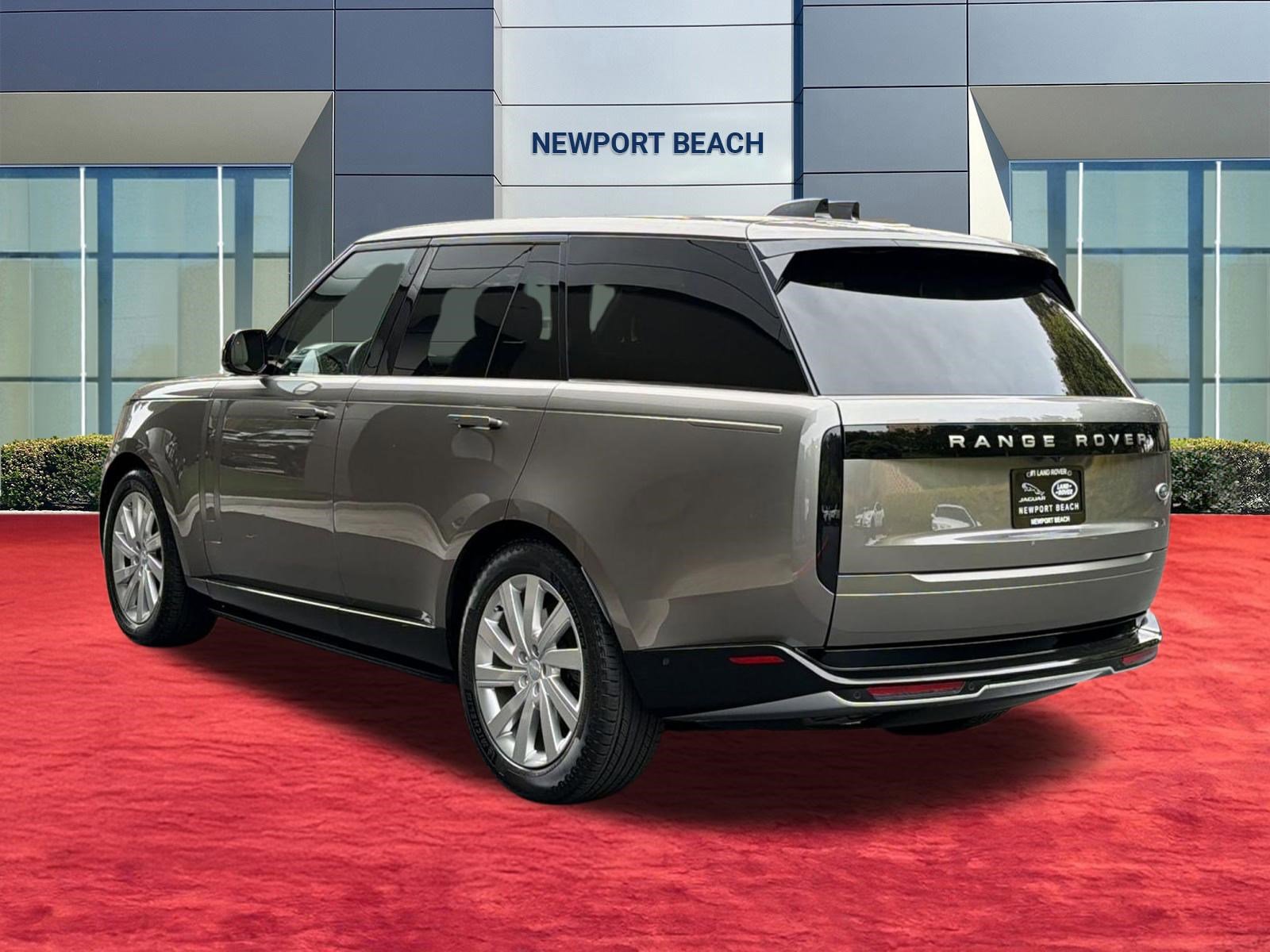 Certified 2023 Land Rover Range Rover SE image 3