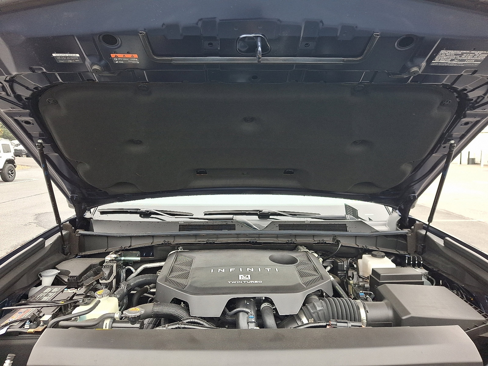 Certified 2025 INFINITI QX80 Sensory image 27