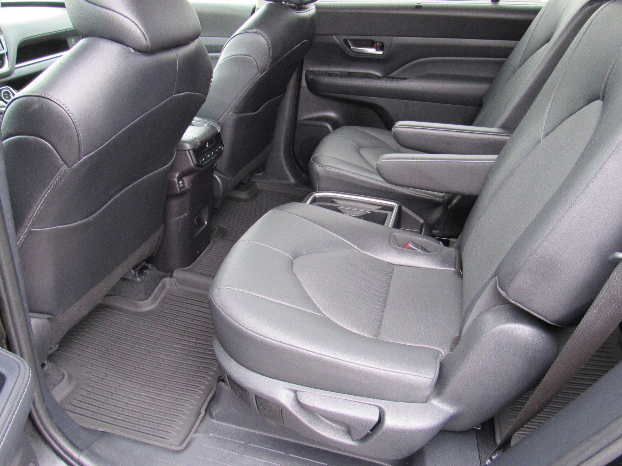 Used 2025 Toyota Grand Highlander XLE image 43