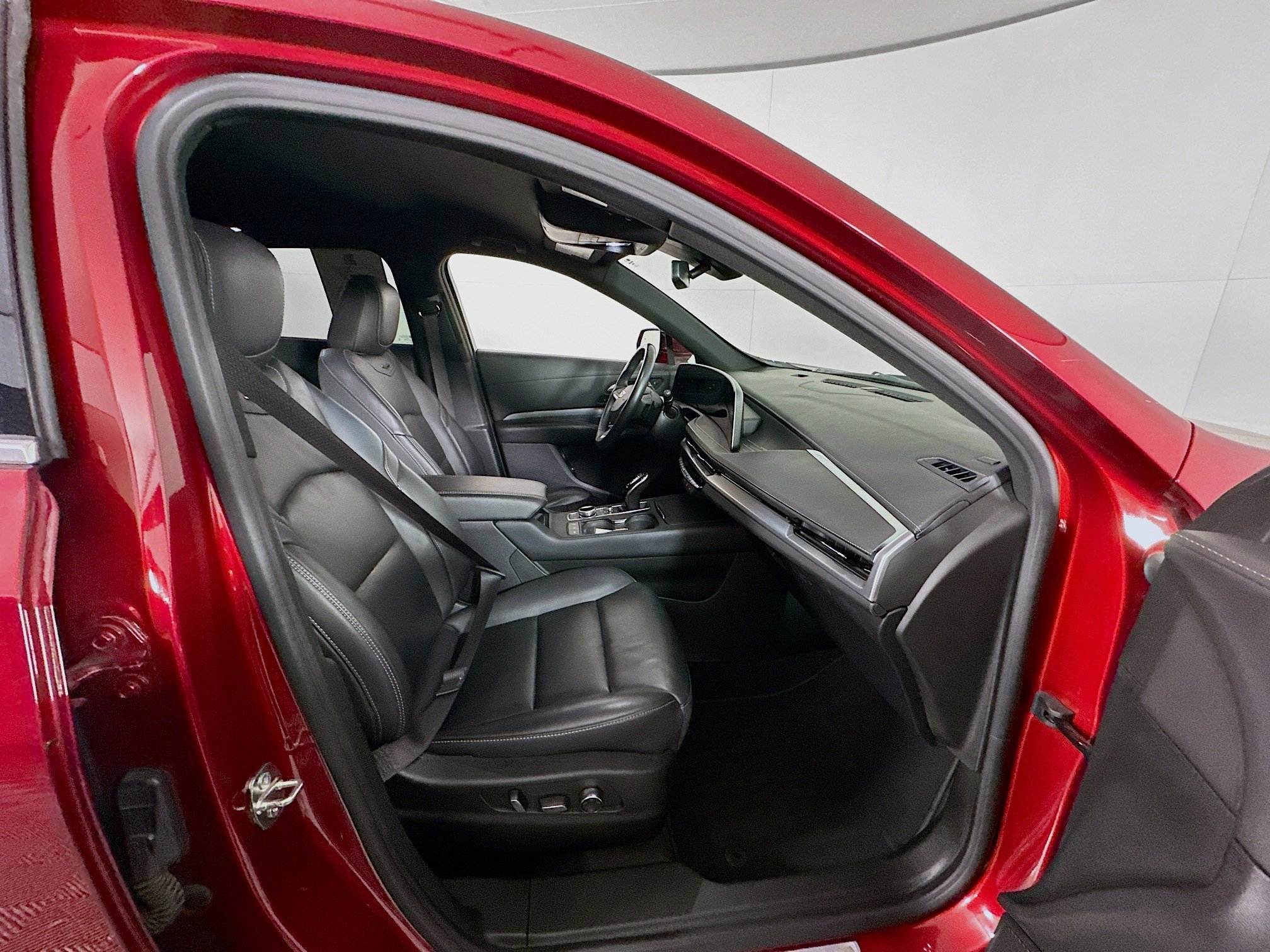 Used 2024 Cadillac XT4 Premium Luxury image 33