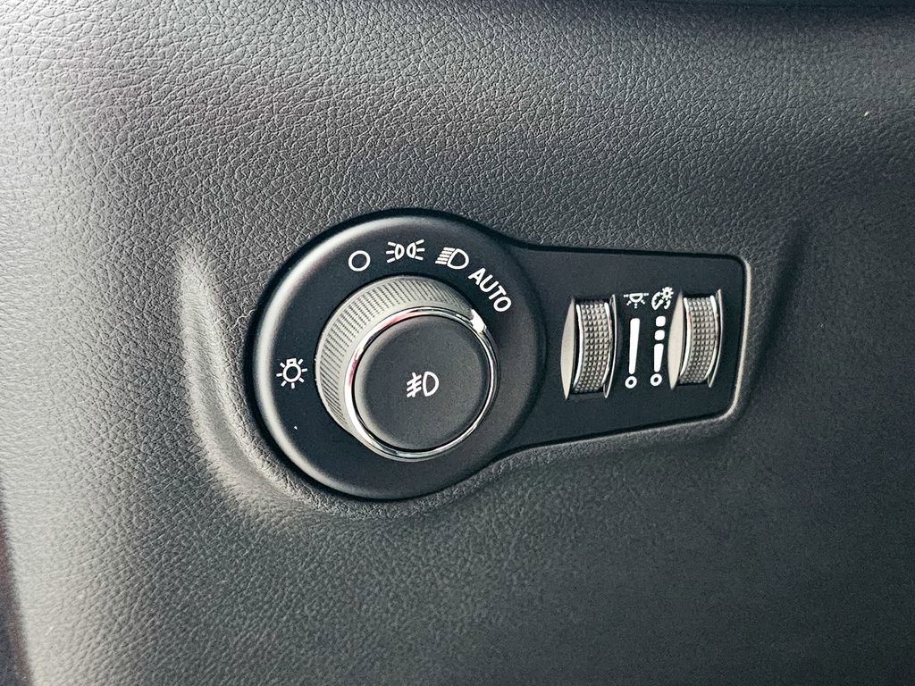 New 2026 Jeep Compass Latitude image 14