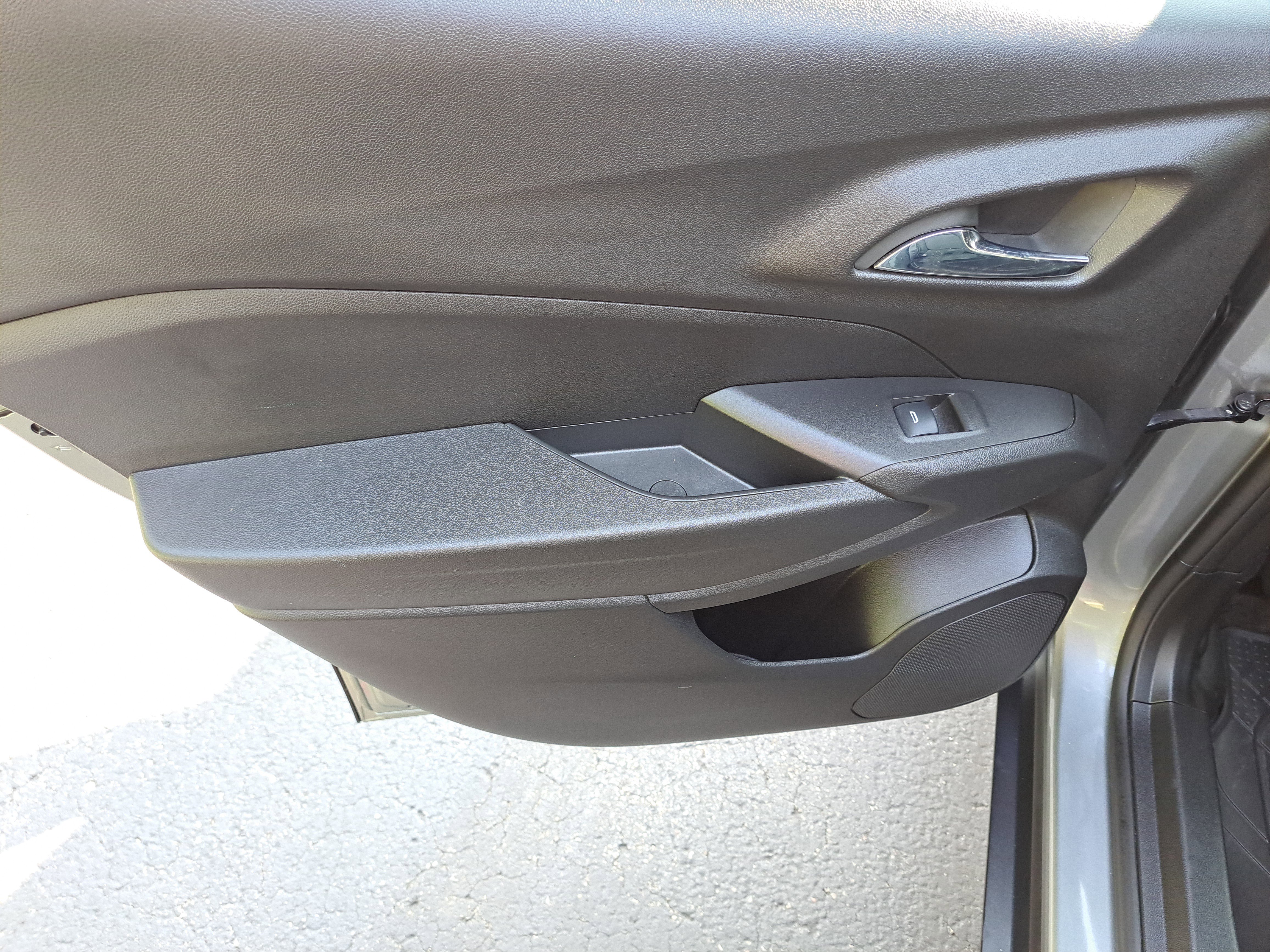 Used 2024 Chevrolet Trax RS w/ Sunroof Package image 11