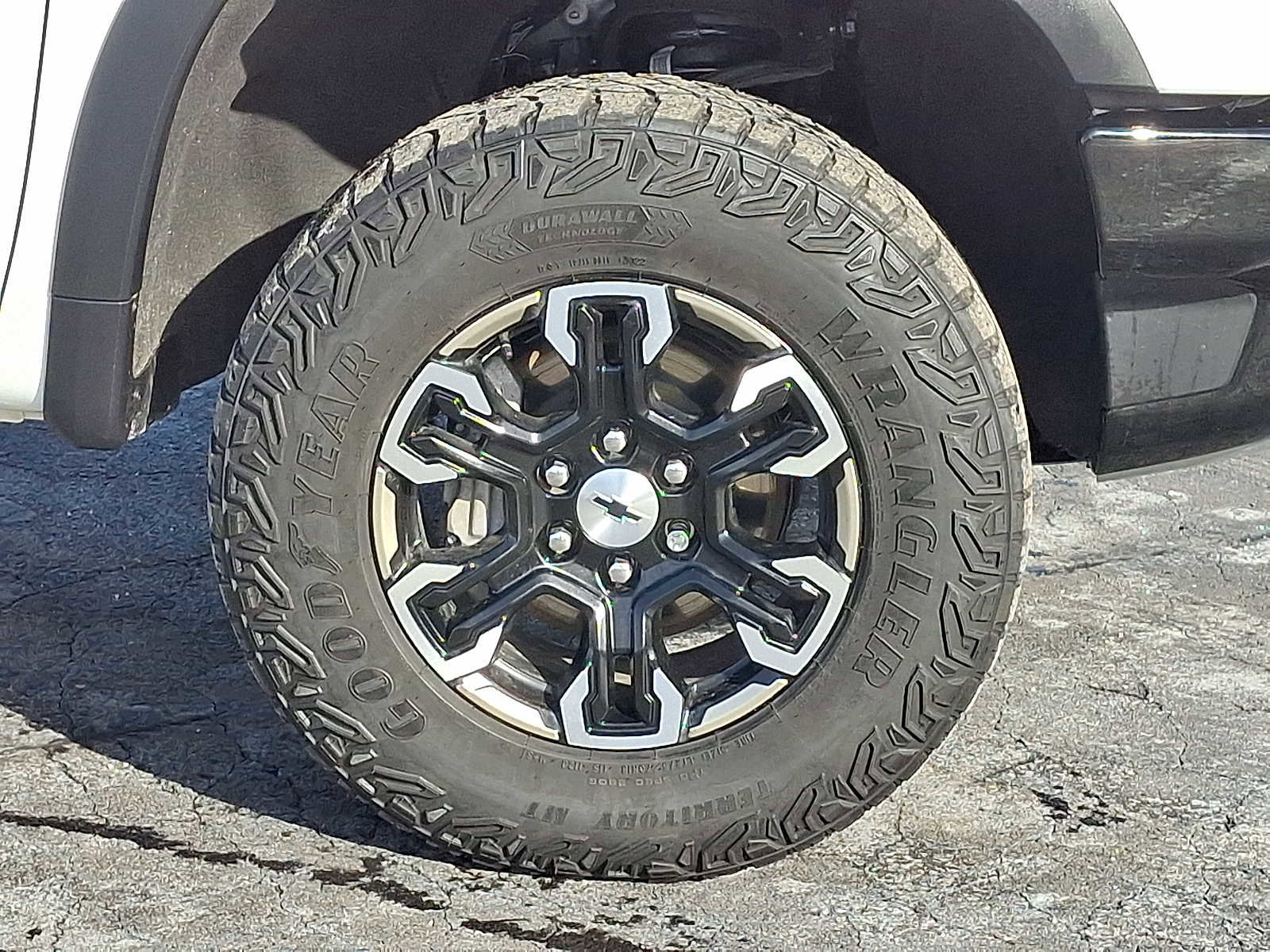 Used 2023 Chevrolet Silverado 1500 ZR2 image 8