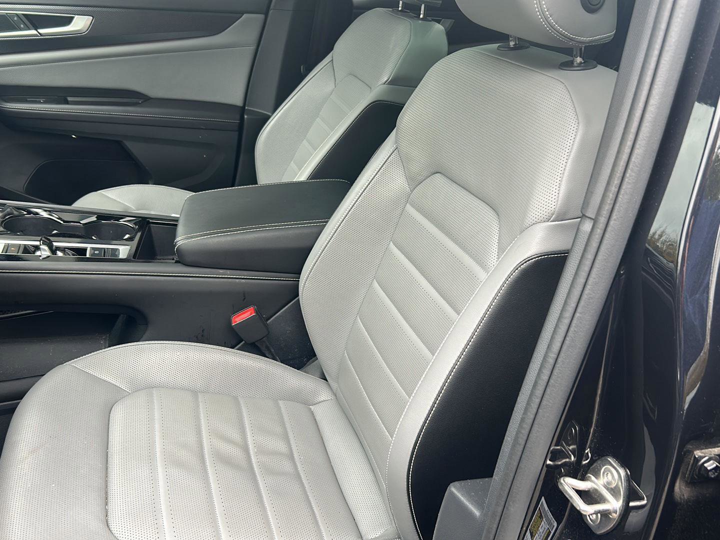 Used 2024 Volkswagen Atlas Cross Sport SEL R-Line image 7
