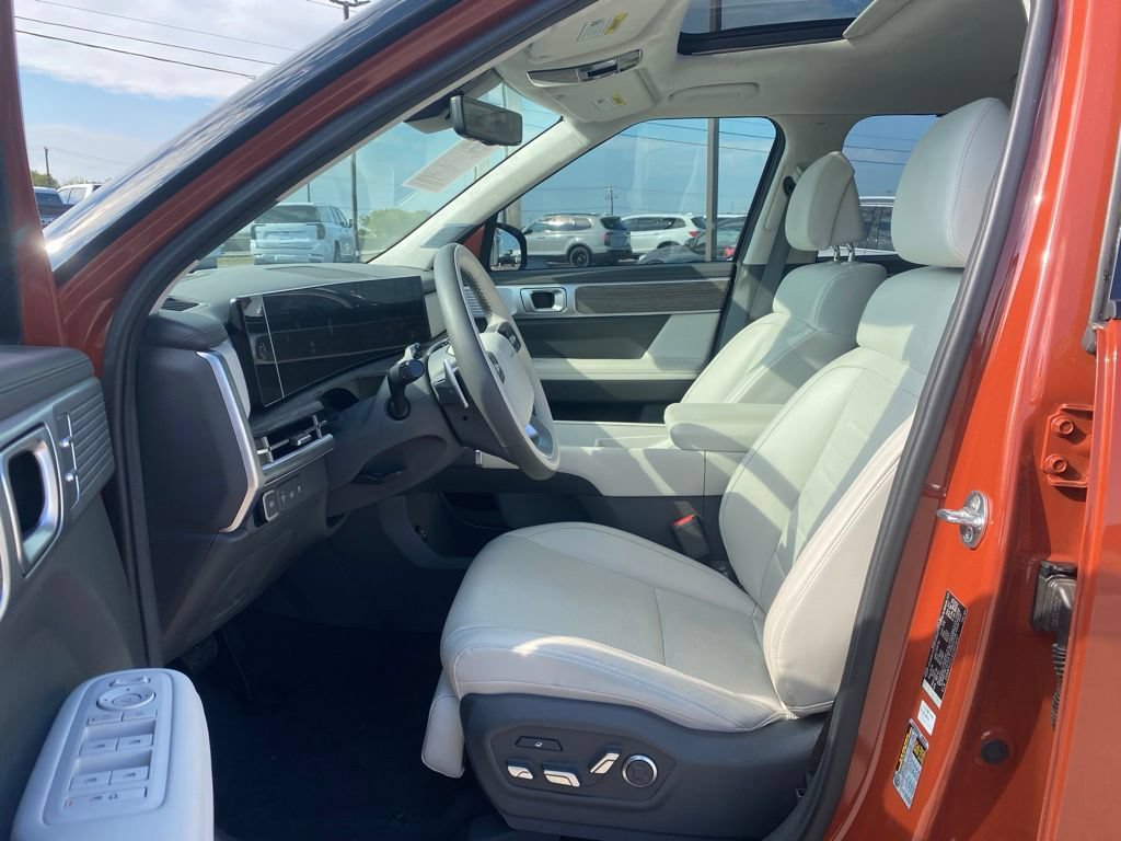Used 2025 Hyundai Santa Fe Calligraphy w/ Tow & Go Package FWD image 9