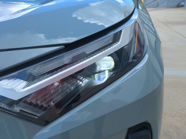 Used 2022 Toyota RAV4 XLE Premium FWD image 9