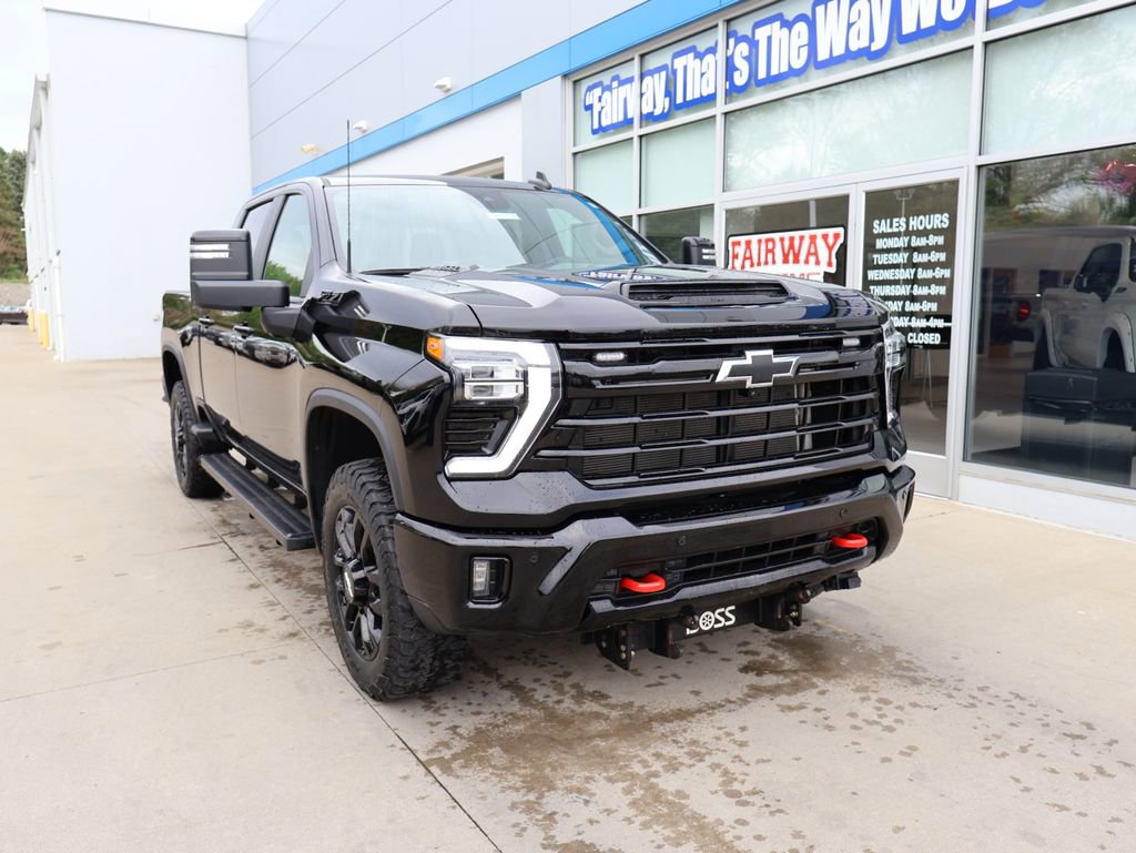Used 2025 Chevrolet Silverado 2500 LT w/ Trail Boss Package AWD/4WD image 2