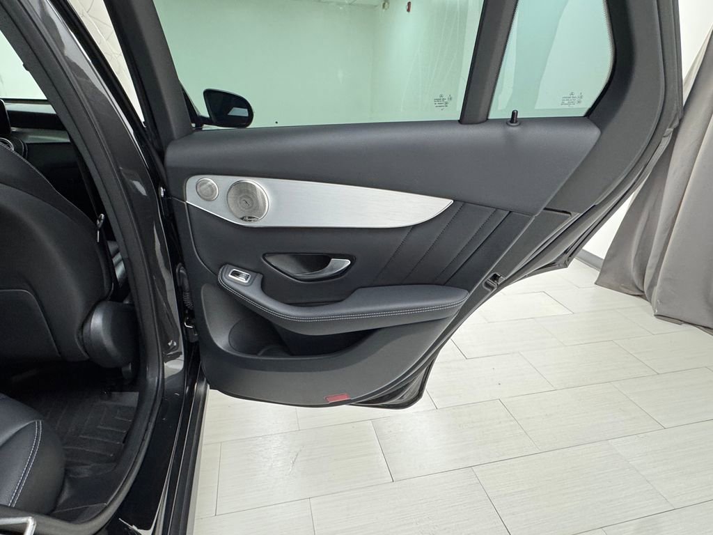 Used 2021 Mercedes-Benz GLC 300 image 14