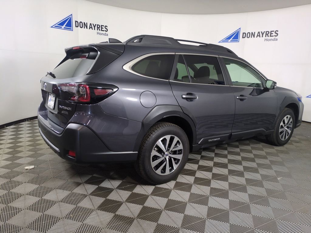 Used 2024 Subaru Outback Premium AWD/4WD image 8