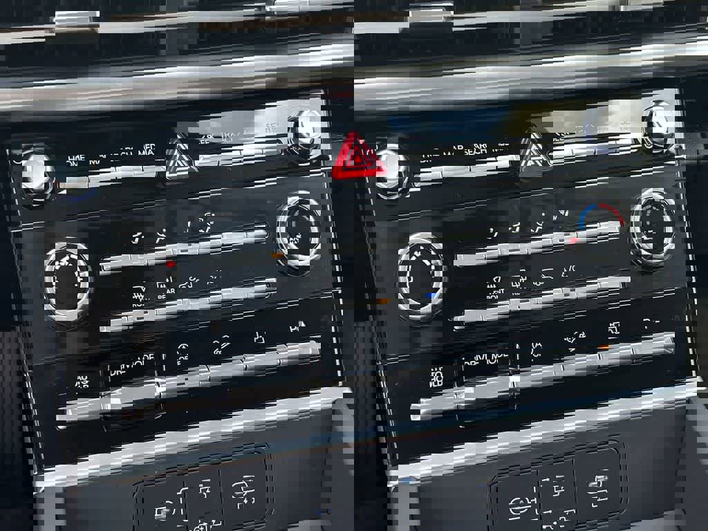 New 2025 Hyundai Santa Fe SE image 30