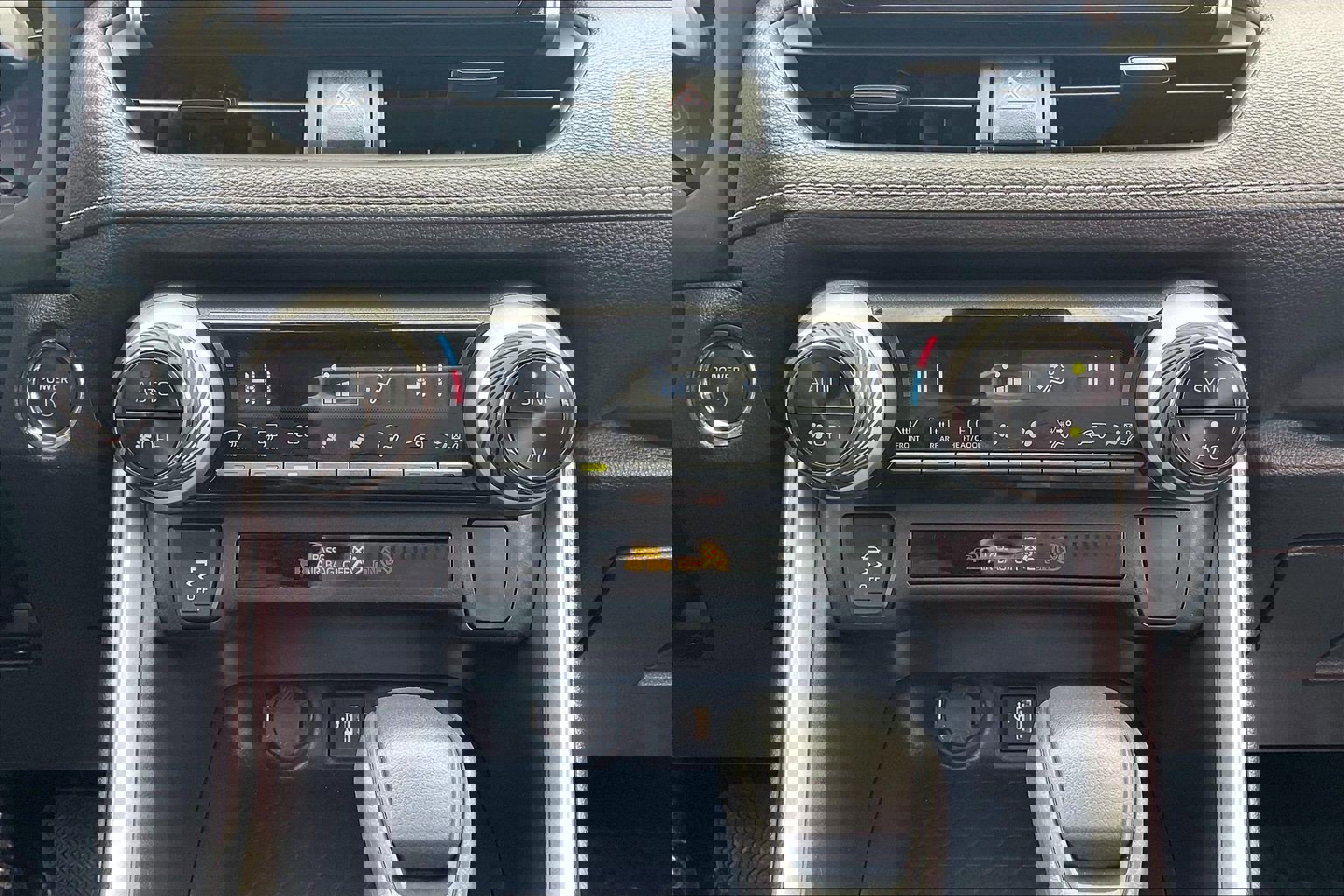 Used 2024 Toyota RAV4 XLE image 38