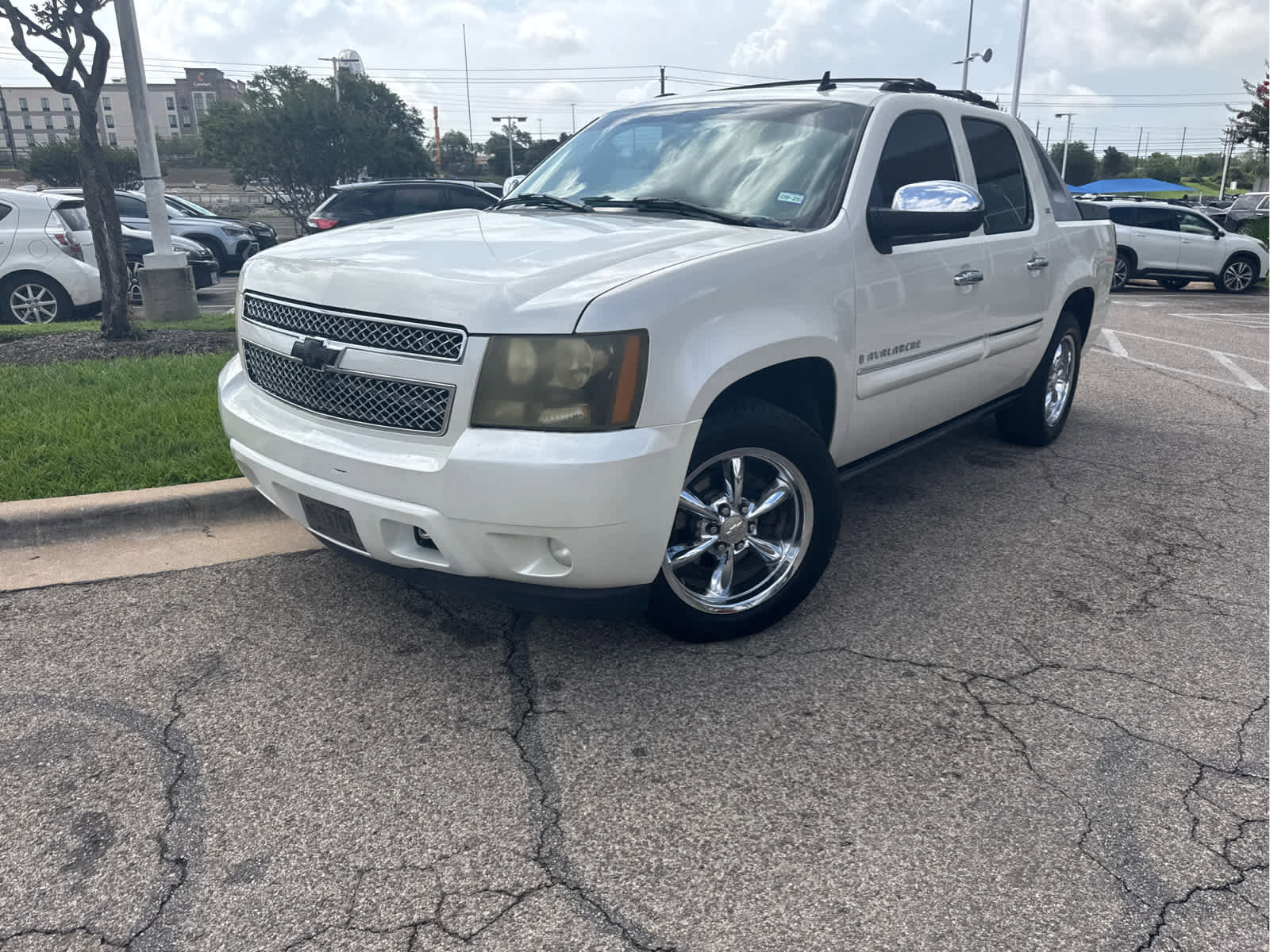 Used 2008 Chevrolet Avalanche LTZ w/ LTZ Preferred Equipment Group RWD image 2