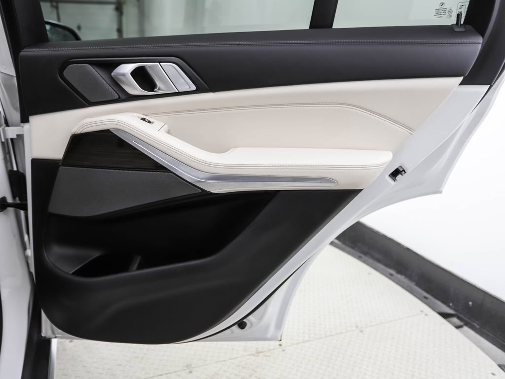 Certified 2024 BMW X5 xDrive40i w/ Premium Package image 25